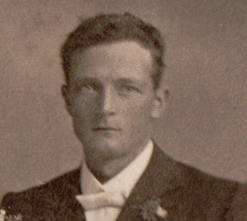 Photo of photos/William McLennan wdg portrait 1904_crop